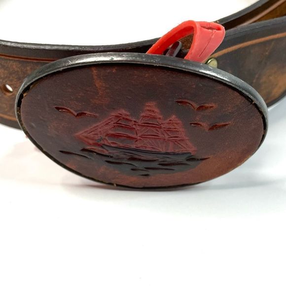 Levi’s Hand Tooled Hand Painted Leather Belt - Picture 9 of 12